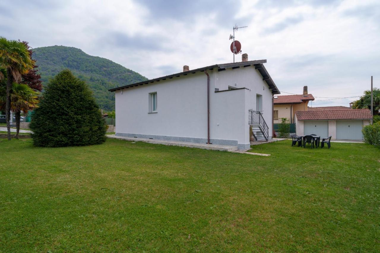 Casa Vacanza Acqua Dolce Maccagno Exteriör bild
