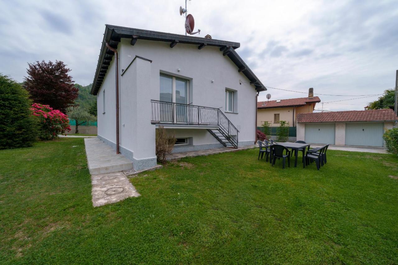 Casa Vacanza Acqua Dolce Maccagno Exteriör bild