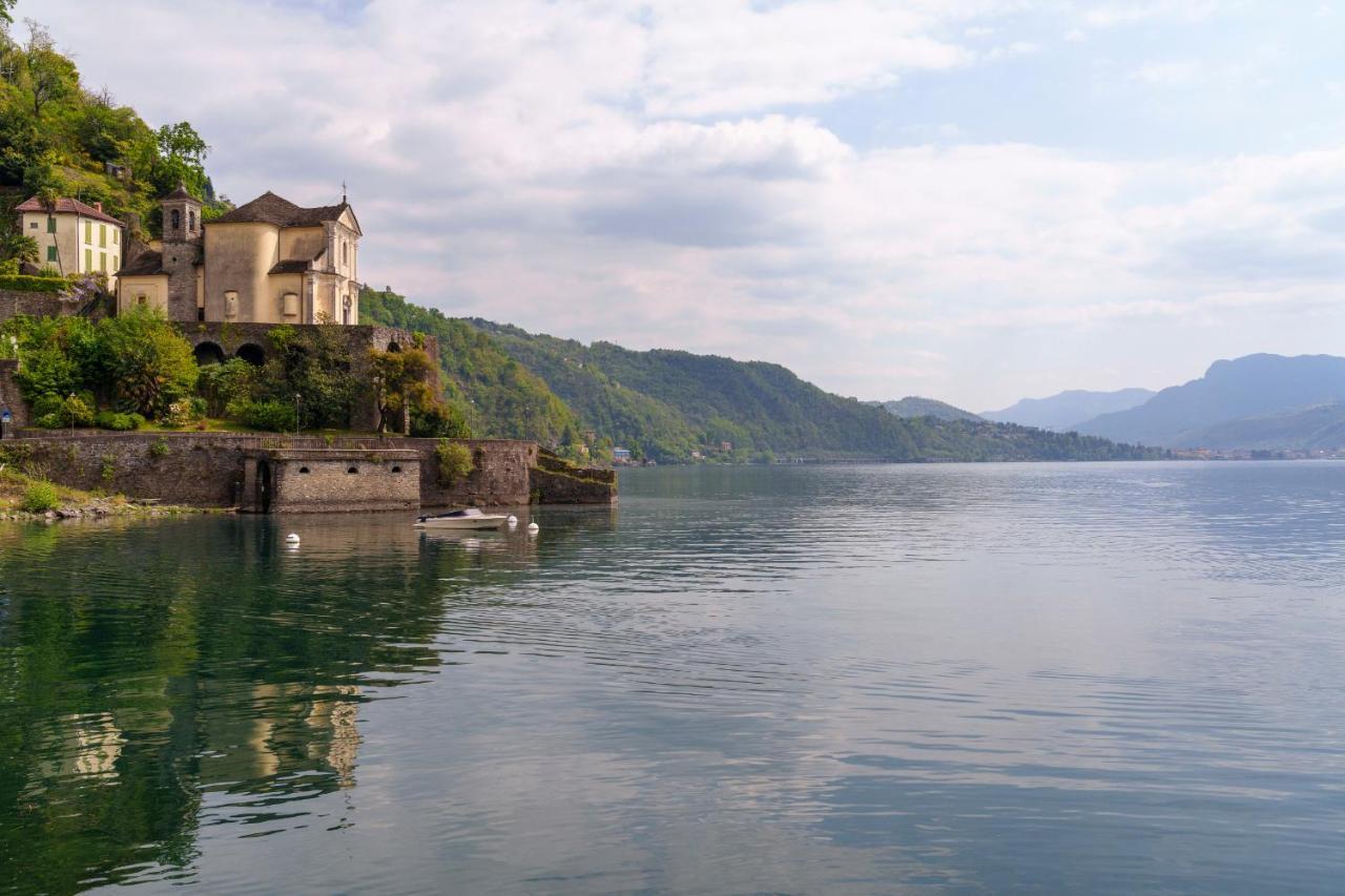 Casa Vacanza Acqua Dolce Maccagno Exteriör bild